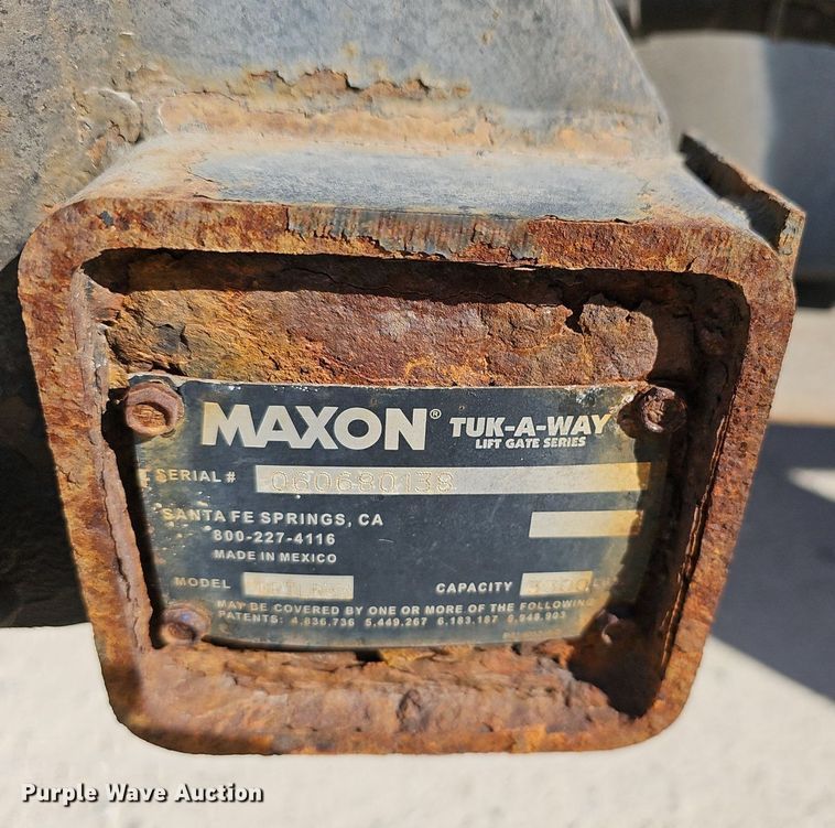 image for item EJ6042 2007 GMC 7500 box truck