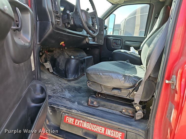 image for item EJ6042 2007 GMC 7500 box truck