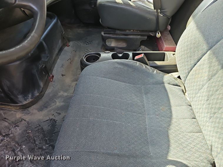 image for item EJ6042 2007 GMC 7500 box truck