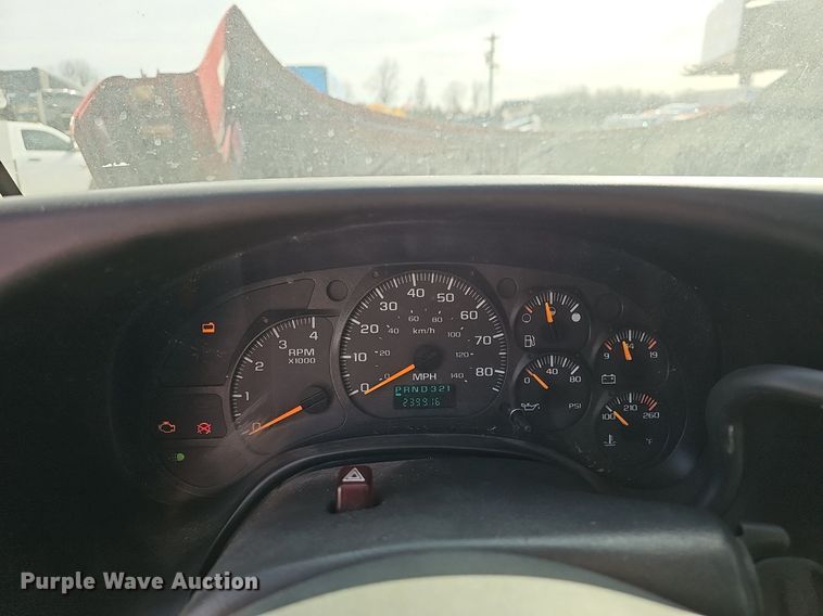 image for item EJ6042 2007 GMC 7500 box truck