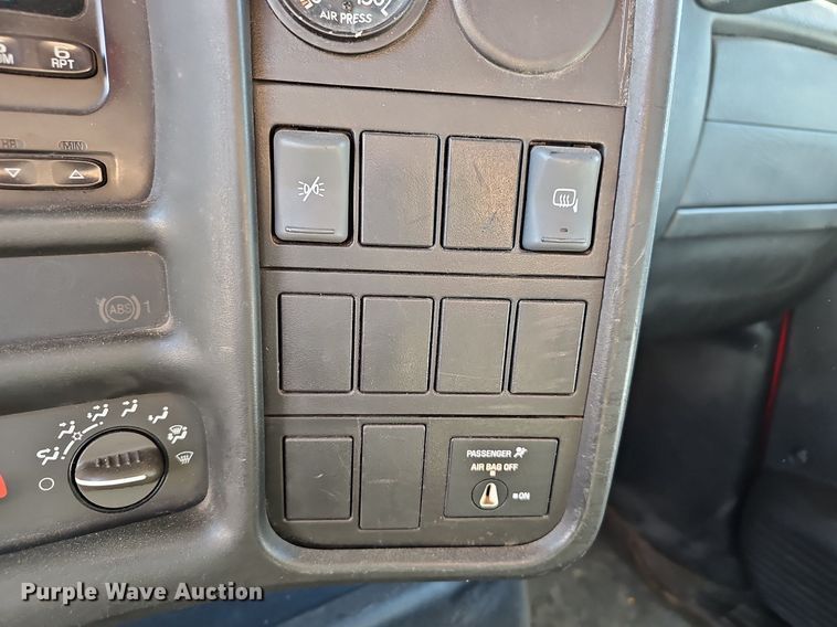 image for item EJ6042 2007 GMC 7500 box truck