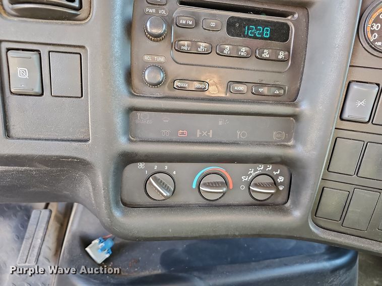 image for item EJ6042 2007 GMC 7500 box truck