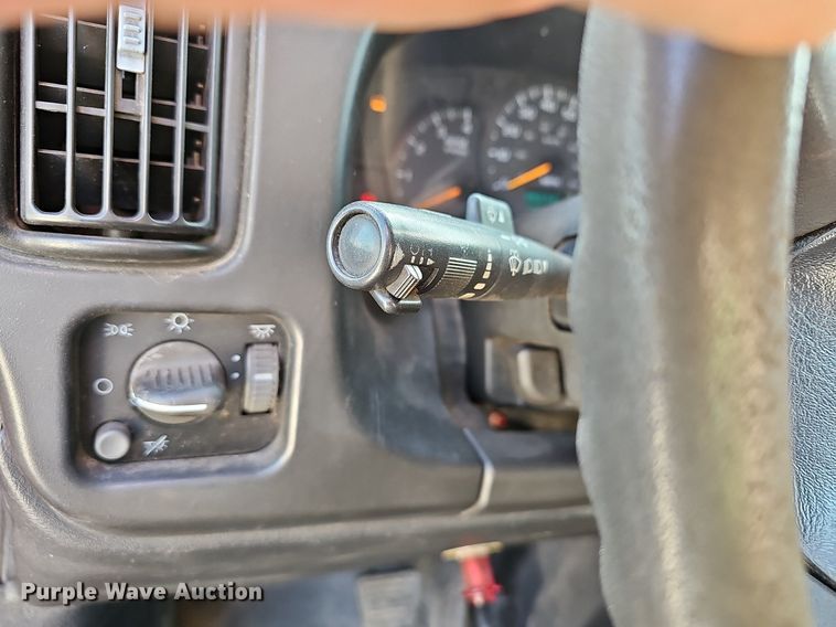 image for item EJ6042 2007 GMC 7500 box truck