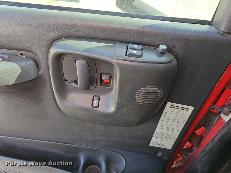 image for item EJ6042 2007 GMC 7500 box truck