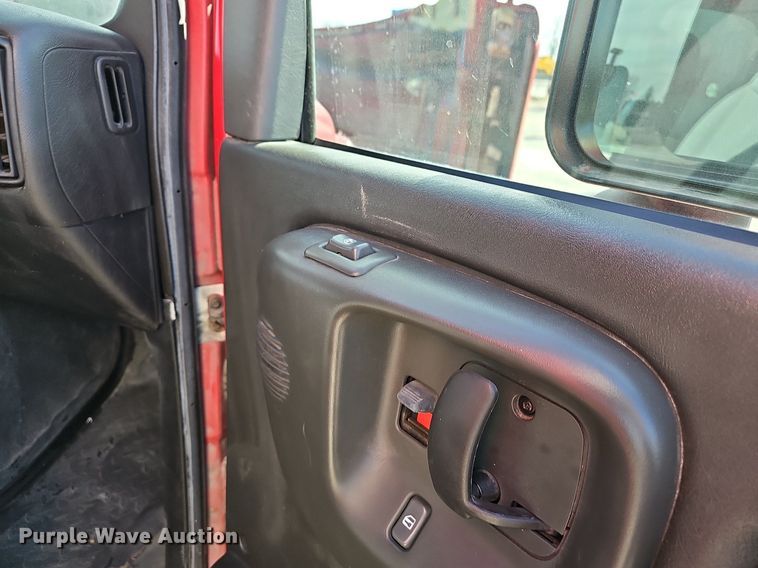 image for item EJ6042 2007 GMC 7500 box truck