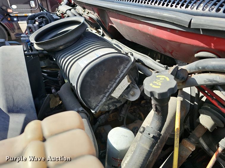 image for item EJ6042 2007 GMC 7500 box truck