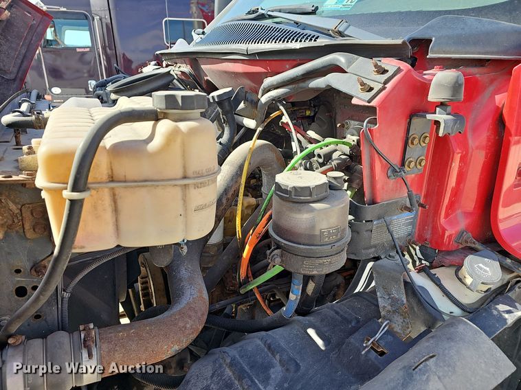 image for item EJ6042 2007 GMC 7500 box truck