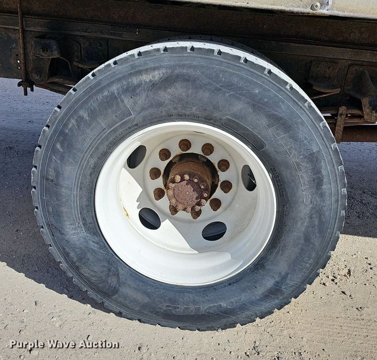 image for item EJ6042 2007 GMC 7500 box truck