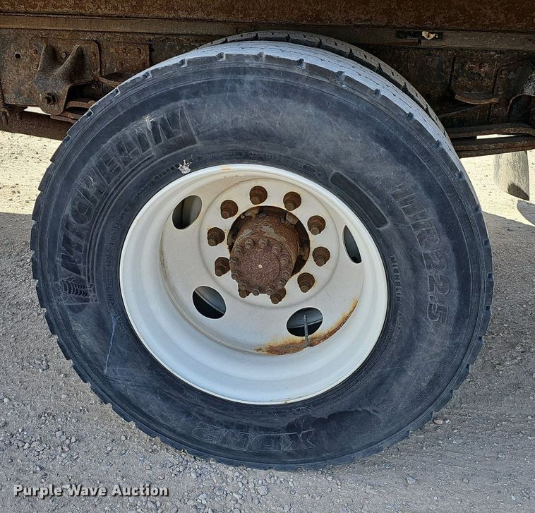 image for item EJ6042 2007 GMC 7500 box truck