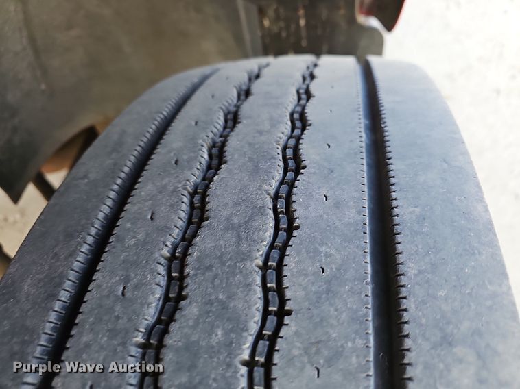 image for item EJ6042 2007 GMC 7500 box truck