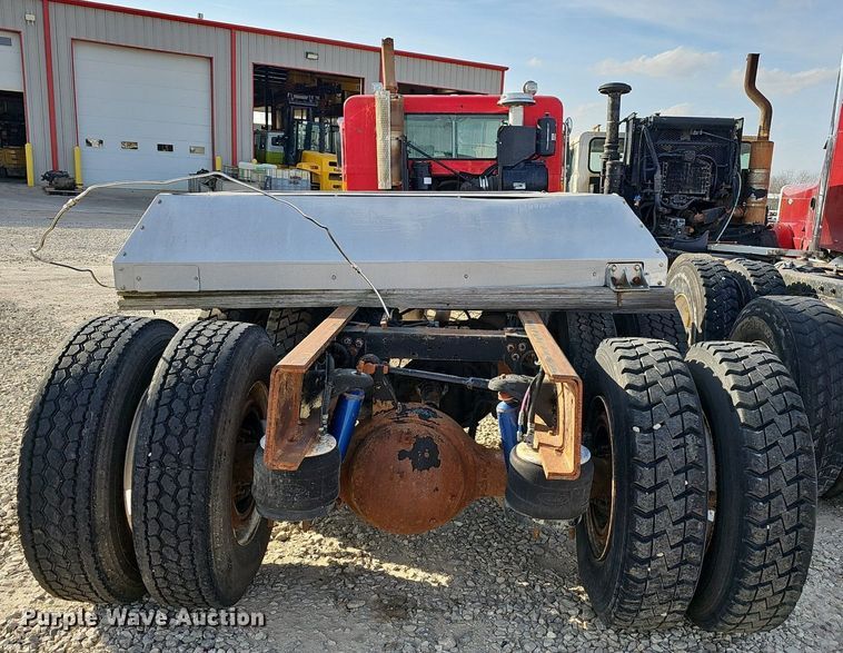 image for item EJ6043 2007 Peterbilt  320 truck cab and chassis