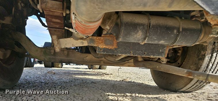 image for item EJ6043 2007 Peterbilt  320 truck cab and chassis