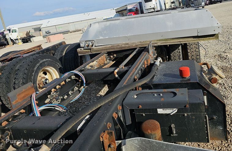 image for item EJ6043 2007 Peterbilt  320 truck cab and chassis