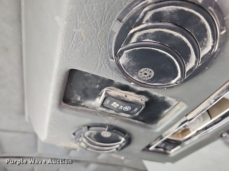 image for item EJ6043 2007 Peterbilt  320 truck cab and chassis