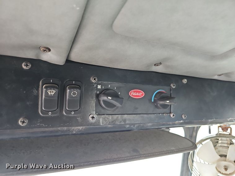 image for item EJ6043 2007 Peterbilt  320 truck cab and chassis