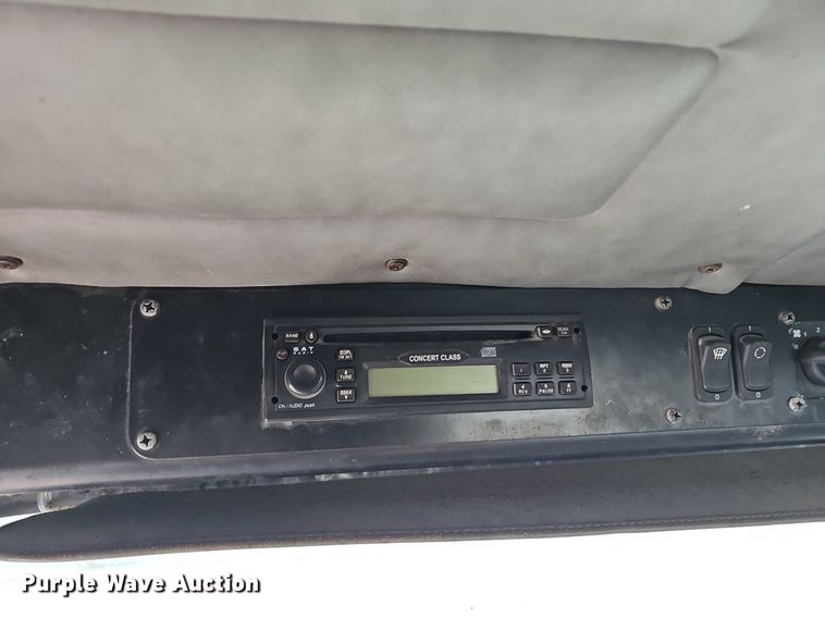 image for item EJ6043 2007 Peterbilt  320 truck cab and chassis