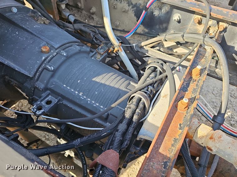 image for item EJ6043 2007 Peterbilt  320 truck cab and chassis