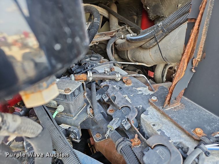 image for item EJ6043 2007 Peterbilt  320 truck cab and chassis