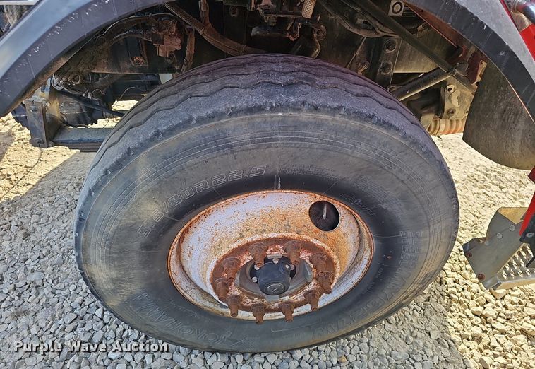 image for item EJ6043 2007 Peterbilt  320 truck cab and chassis