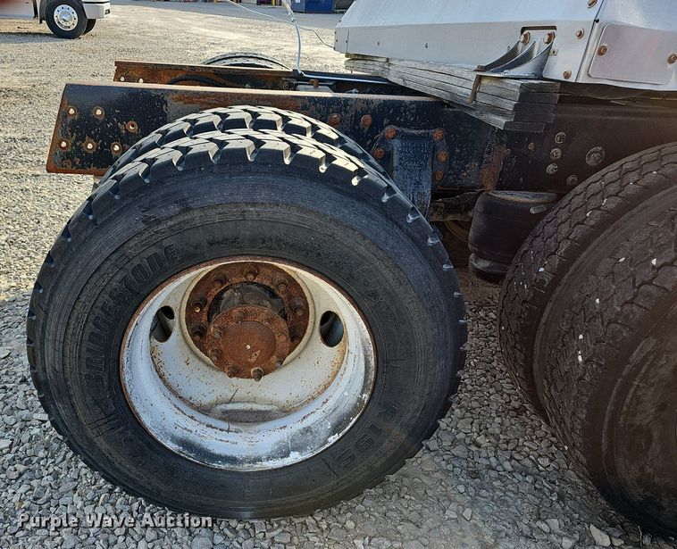 image for item EJ6043 2007 Peterbilt  320 truck cab and chassis