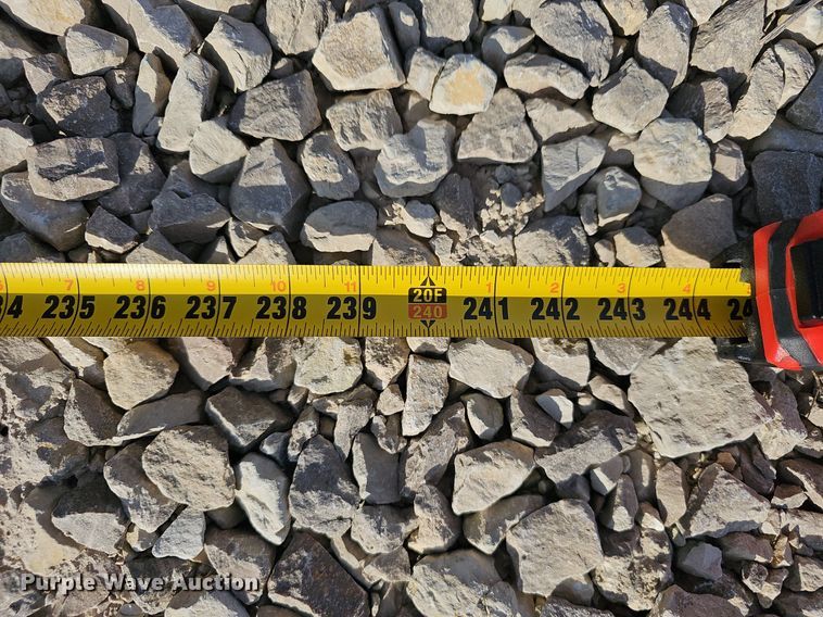 image for item EJ6043 2007 Peterbilt  320 truck cab and chassis