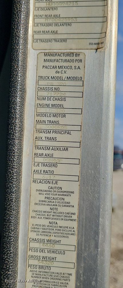 image for item EJ6043 2007 Peterbilt  320 truck cab and chassis