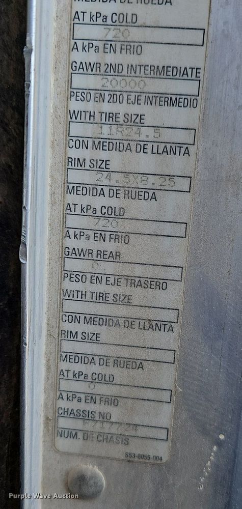 image for item EJ6043 2007 Peterbilt  320 truck cab and chassis