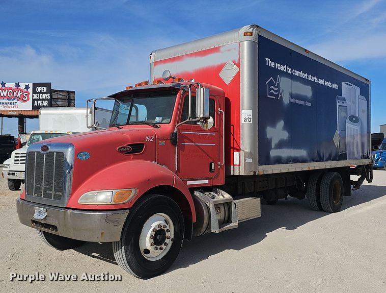 image for item EJ6045 2009 Peterbilt  335 box truck