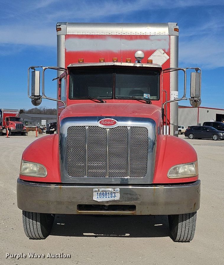 image for item EJ6045 2009 Peterbilt  335 box truck