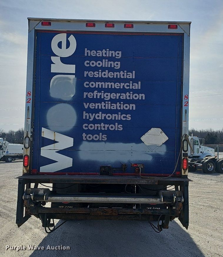 image for item EJ6045 2009 Peterbilt  335 box truck