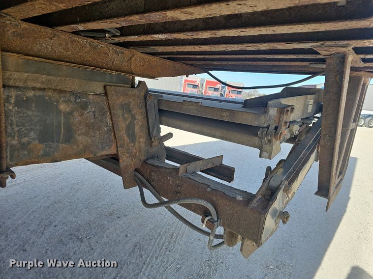 image for item EJ6045 2009 Peterbilt  335 box truck