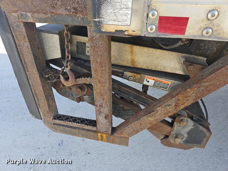 image for item EJ6045 2009 Peterbilt  335 box truck