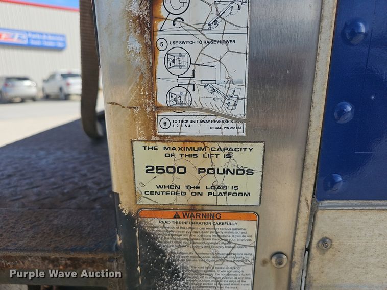 image for item EJ6045 2009 Peterbilt  335 box truck