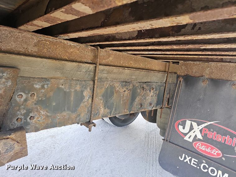 image for item EJ6045 2009 Peterbilt  335 box truck