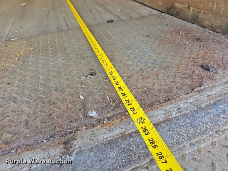 image for item EJ6045 2009 Peterbilt  335 box truck