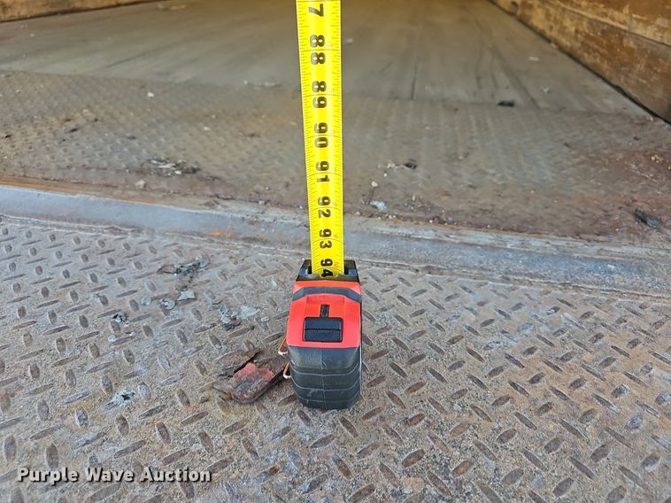 image for item EJ6045 2009 Peterbilt  335 box truck