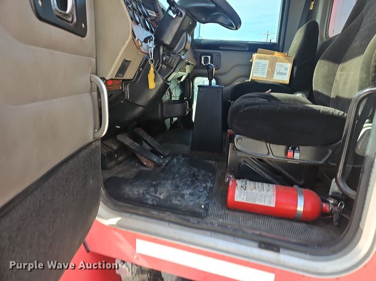 image for item EJ6045 2009 Peterbilt  335 box truck