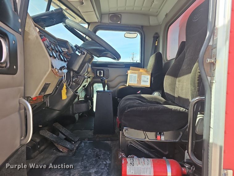 image for item EJ6045 2009 Peterbilt  335 box truck