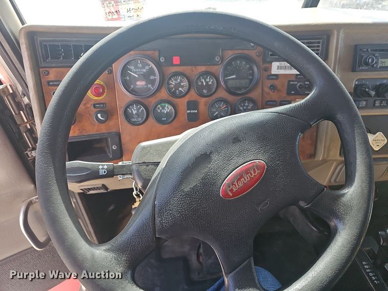 image for item EJ6045 2009 Peterbilt  335 box truck