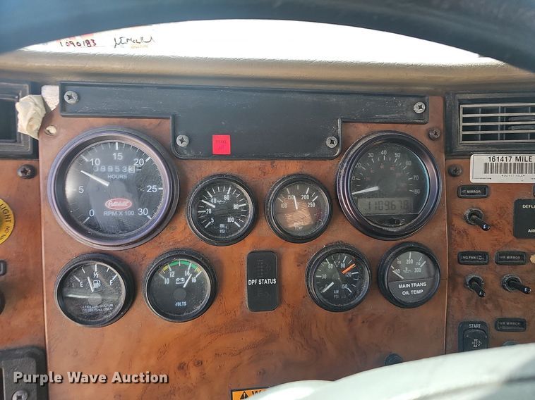 image for item EJ6045 2009 Peterbilt  335 box truck