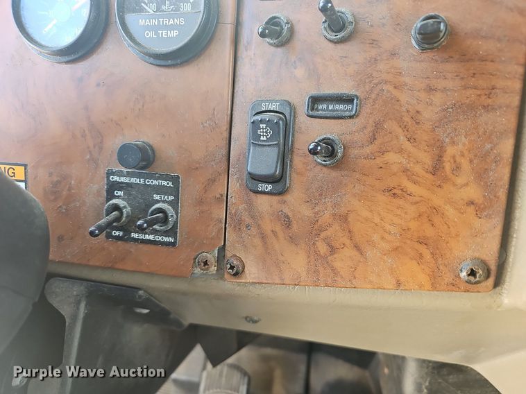 image for item EJ6045 2009 Peterbilt  335 box truck