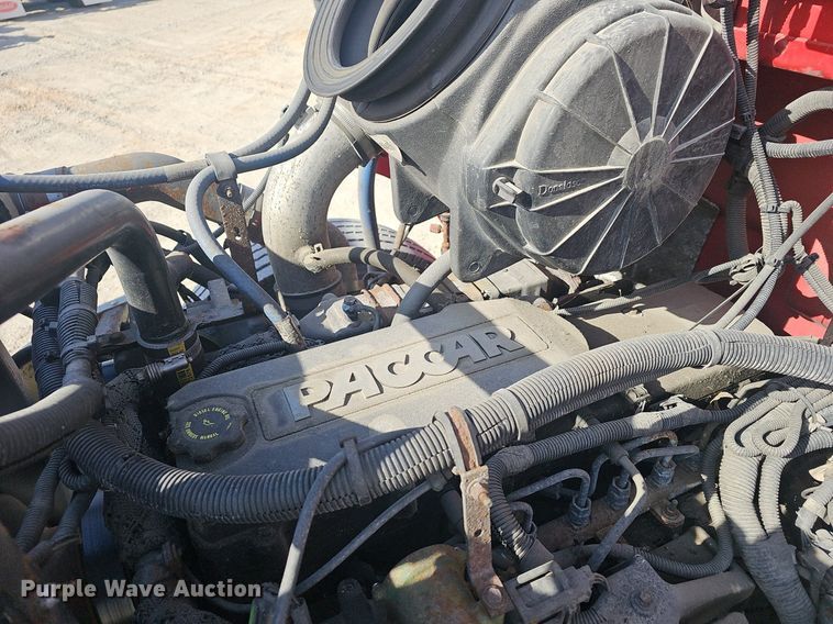 image for item EJ6045 2009 Peterbilt  335 box truck