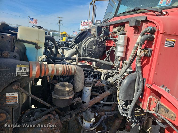 image for item EJ6045 2009 Peterbilt  335 box truck