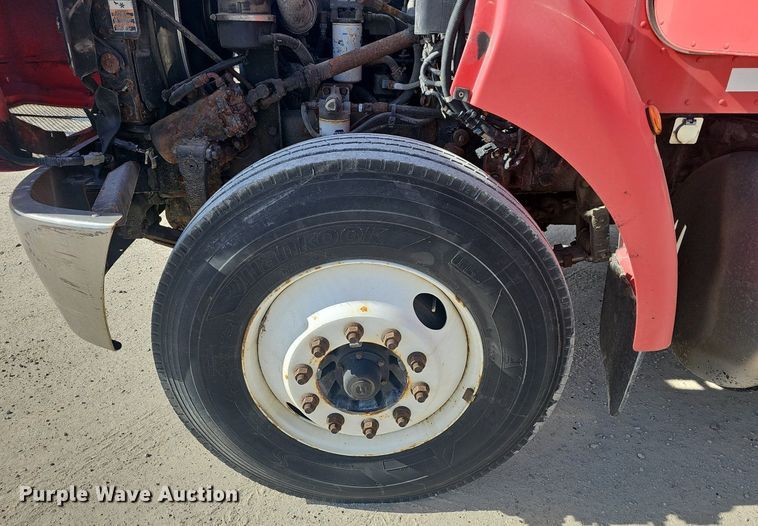 image for item EJ6045 2009 Peterbilt  335 box truck