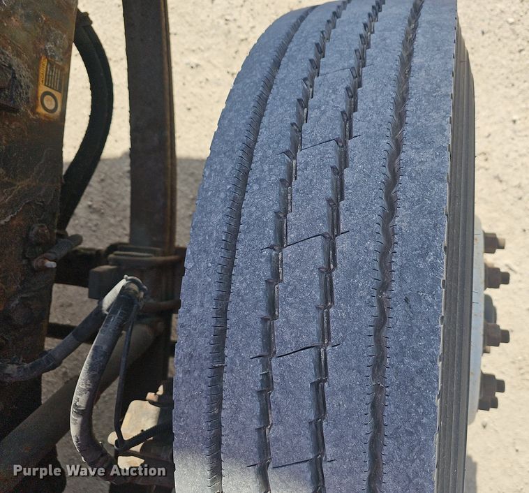 image for item EJ6045 2009 Peterbilt  335 box truck