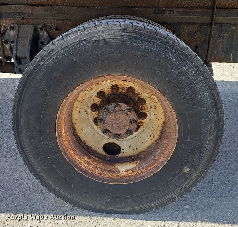 image for item EJ6045 2009 Peterbilt  335 box truck