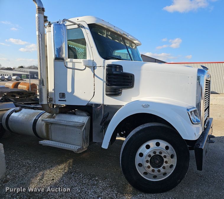 image for item EJ6046 2012 Freightliner  Coronado SD122 semi truck