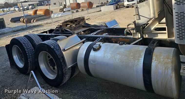 image for item EJ6046 2012 Freightliner  Coronado SD122 semi truck