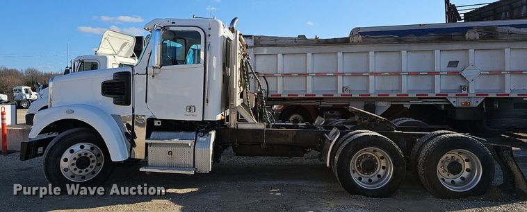 image for item EJ6046 2012 Freightliner  Coronado SD122 semi truck