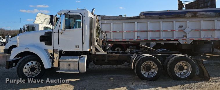 image for item EJ6046 2012 Freightliner  Coronado SD122 semi truck